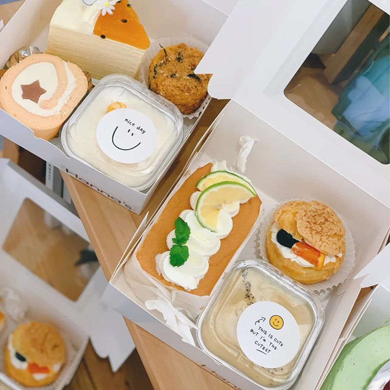 Small Dessert Boxes with Heart Windows