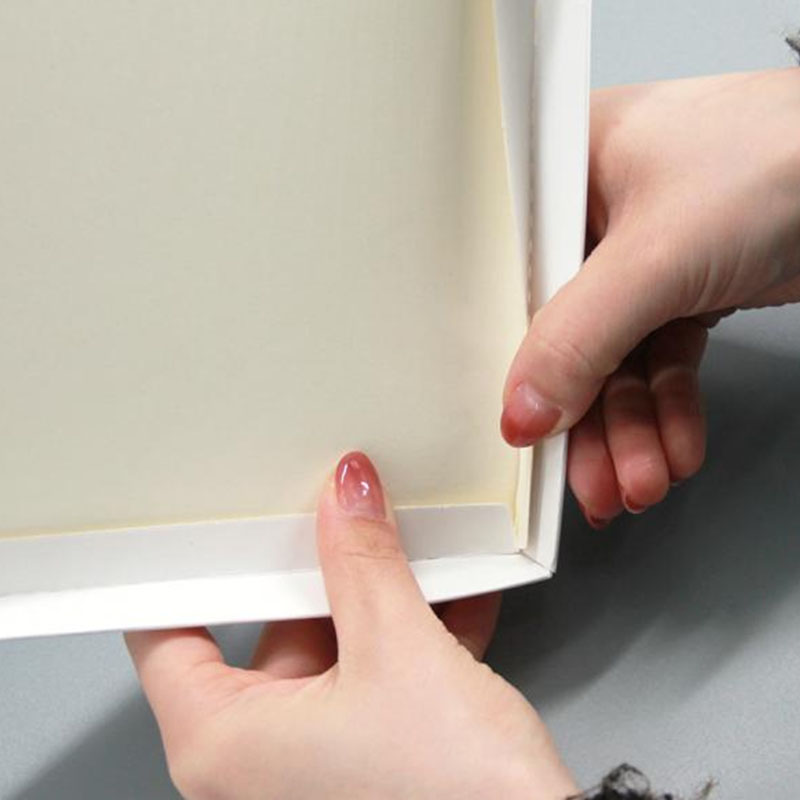 Structure and component detail for clear panel cake boxes with colored frames
